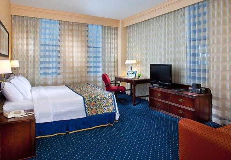 Courtyard By Marriott New Orleans Downtown Near The French Quarter Hotel Стая снимка